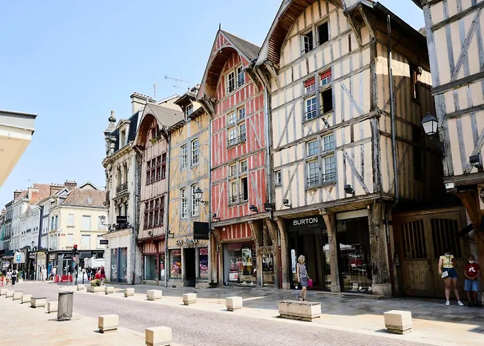 Le Pithou - Votre Pied A Terre Equipe En Ville 5
